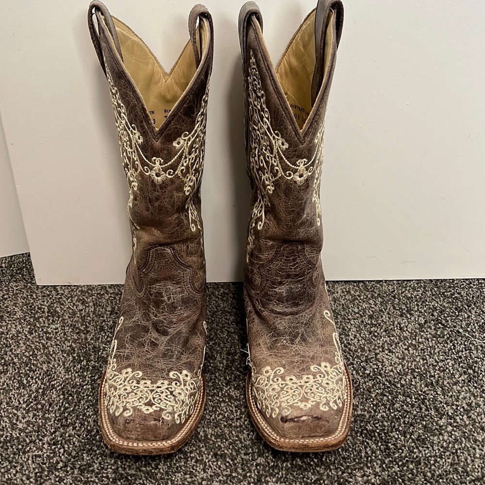 Corral boots